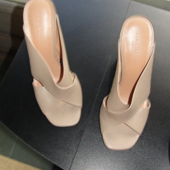 Halston high heels - Picture 1 of 8